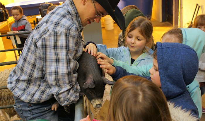 FFA Club's Petting Zoo for Elementary Students